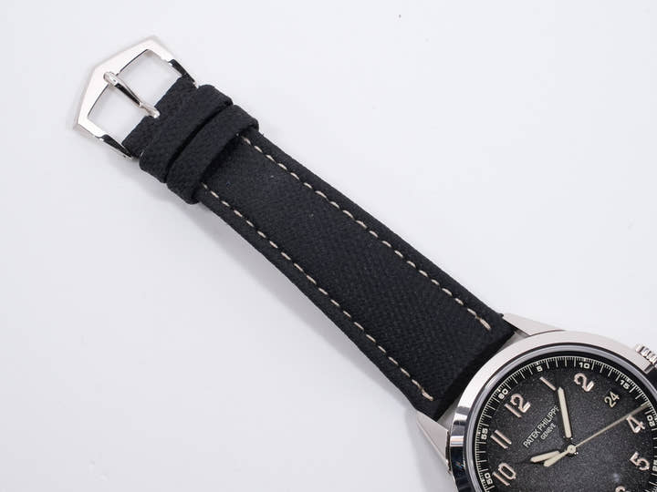 パテックフィリップ カラトラバ Ref.5226G-001 ホワイトゴールド ブラックグラデーションのテクスチャード ラック アントラサイト文字盤