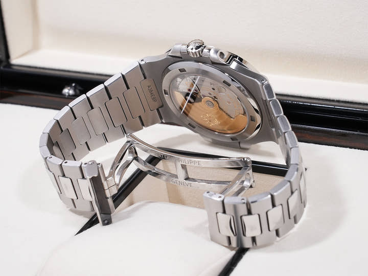 パテックフィリップ ノーチラス Ref.5711/1A-011 ステンレススチール ホワイト文字盤