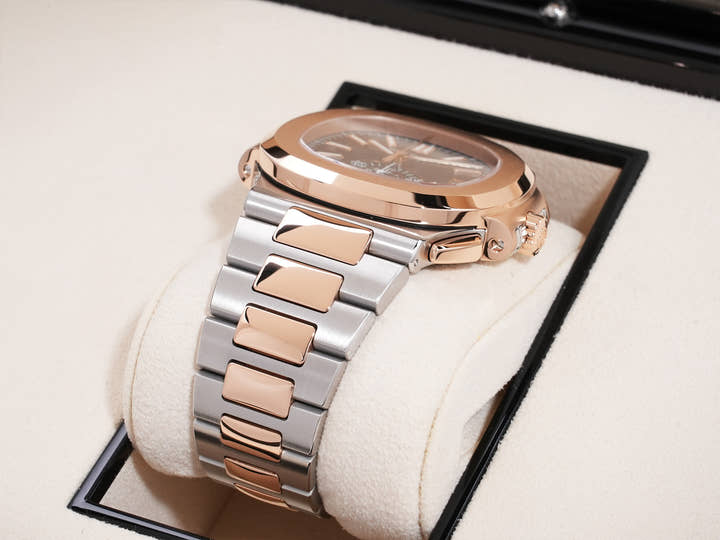 パテックフィリップ ノーチラス クロノグラフ Ref.5980/1AR-001 ステンレススチール/ローズゴールド ブルー文字盤