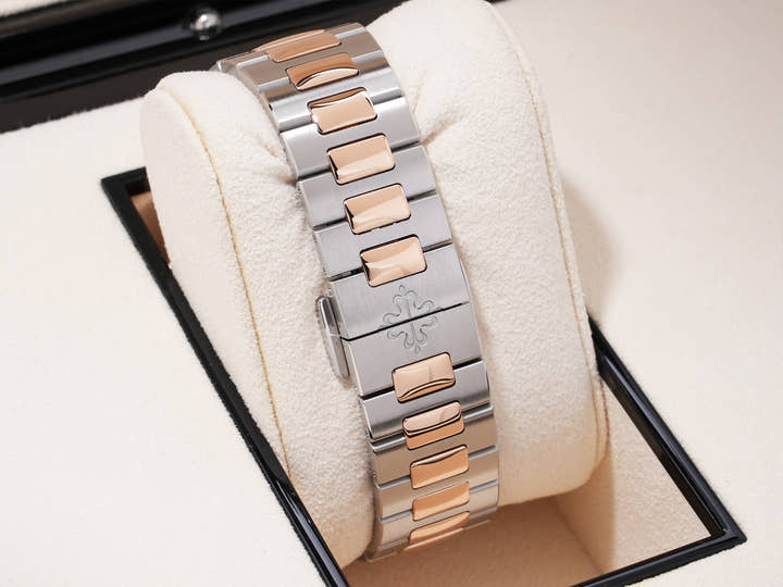 パテックフィリップ ノーチラス クロノグラフ Ref.5980/1AR-001 ステンレススチール/ローズゴールド ブルー文字盤