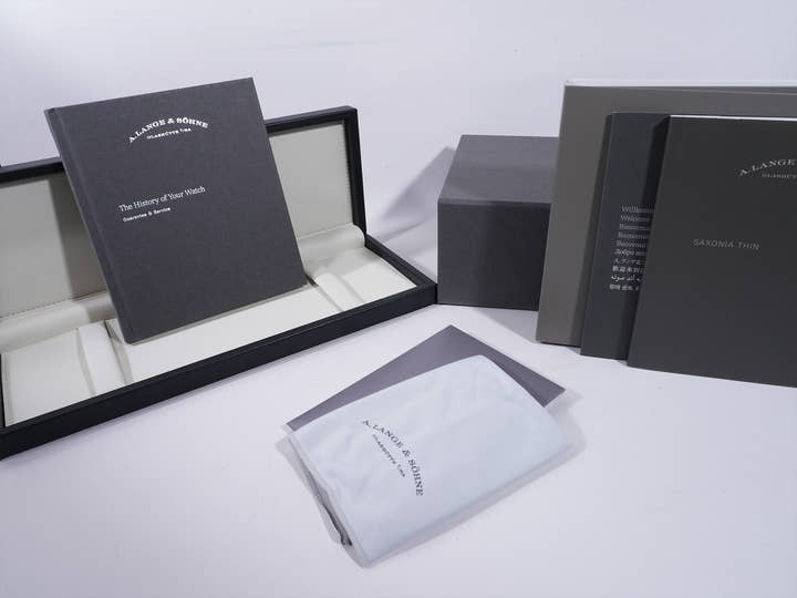 A.ランゲ&ゾーネ サクソニア フラッハ Ref.201.033 18KPG シルバー文字盤 未使用 gdqrs4m4