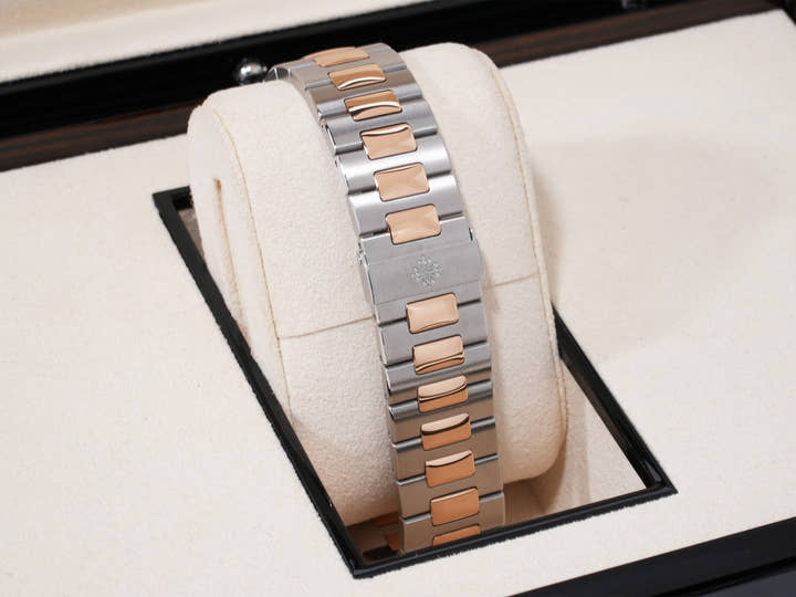 パテックフィリップ ノーチラス クロノグラフ Ref.5980/1AR-001 ステンレススチール/ローズゴールド ブルー文字盤