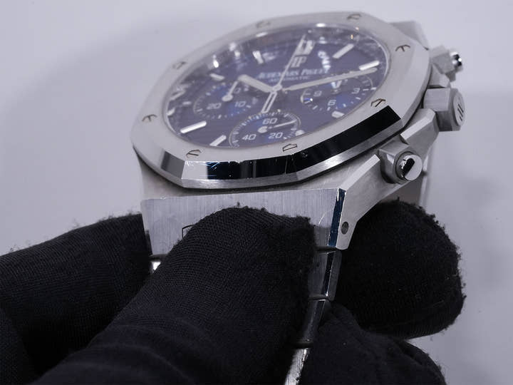 Audemars Piguet Royal Oak Chronograph Ref. 26239BC.OO.1220BC.01 White Gold Blue Dial