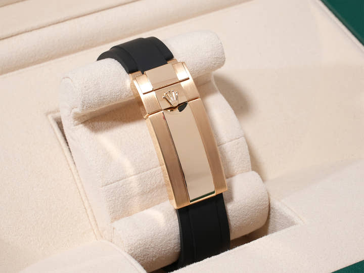 ロレックス デイトナ Ref.126518LN イエローゴールド ブラック文字盤 未使用 k8s75mfo