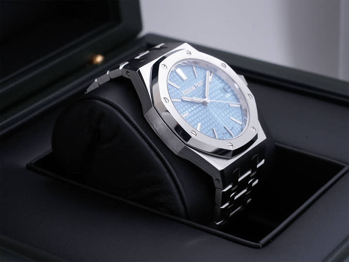 オーデマピゲ ロイヤルオーク Ref.15550ST.OO.1356ST.08 ステンレススチール ライトブルー文字盤 美中古 sfvct44o