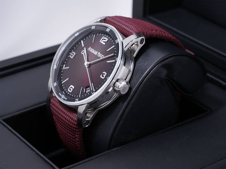 オーデマピゲ CODE 11.59 バイ オーデマ ピゲ Ref.15210BC.OO.A500KB.01 ホワイトゴールド スモークバーガンディーラッカー文字盤 中古 9wv6k6m5