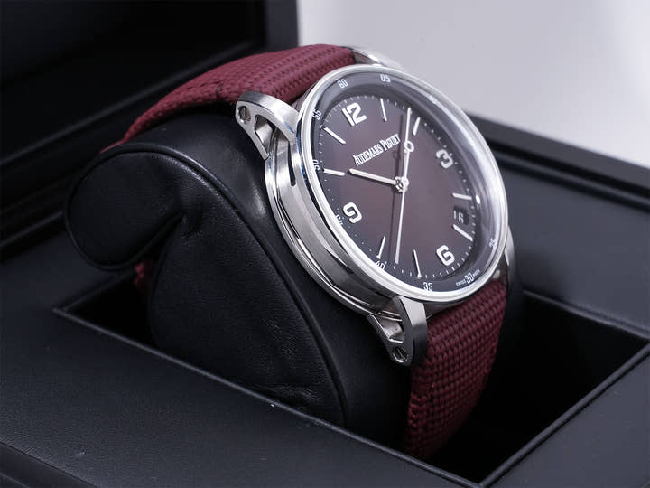 オーデマピゲ CODE 11.59 バイ オーデマ ピゲ Ref.15210BC.OO.A500KB.01 ホワイトゴールド スモークバーガンディーラッカー文字盤 中古 9wv6k6m5