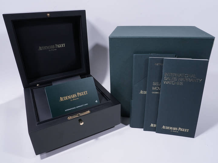 オーデマピゲ CODE 11.59 バイ オーデマ ピゲ Ref.15210BC.OO.A500KB.01 ホワイトゴールド スモークバーガンディーラッカー文字盤 中古 9wv6k6m5