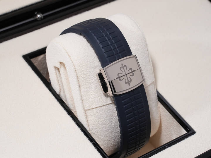 パテックフィリップ アクアノート クロノグラフ Ref.5968G-001 ホワイトゴールド ミッドナイトブルー文字盤 中古 pdcneaby