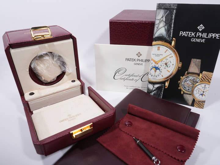 Patek Philippe Perpetual Calendar Ref. 3940P Platinum Silver Dial Pre-owned s2sum9ee