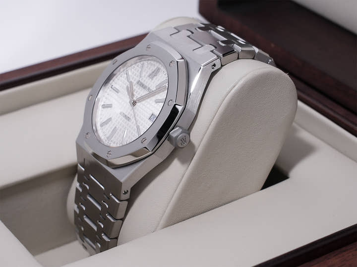 オーデマピゲ ロイヤルオーク Ref.15300ST.OO.1220ST.01 ステンレススチール シルバー文字盤 美品 y4ppd7p4