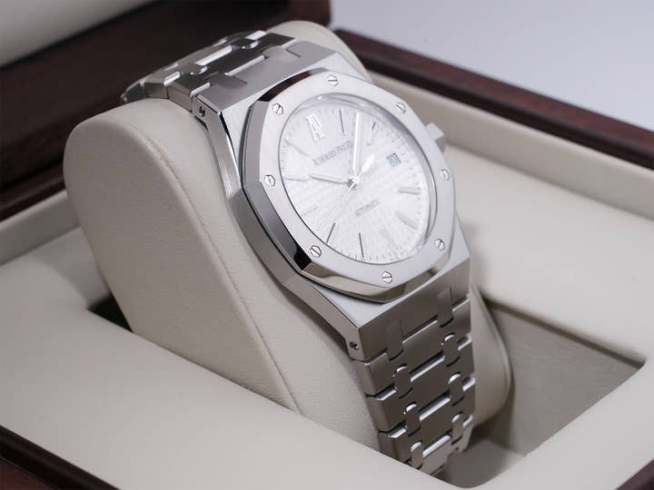 オーデマピゲ ロイヤルオーク Ref.15300ST.OO.1220ST.01 ステンレススチール シルバー文字盤 美品 y4ppd7p4