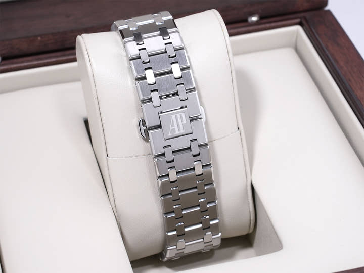 オーデマピゲ ロイヤルオーク Ref.15300ST.OO.1220ST.01 ステンレススチール シルバー文字盤 美品 y4ppd7p4