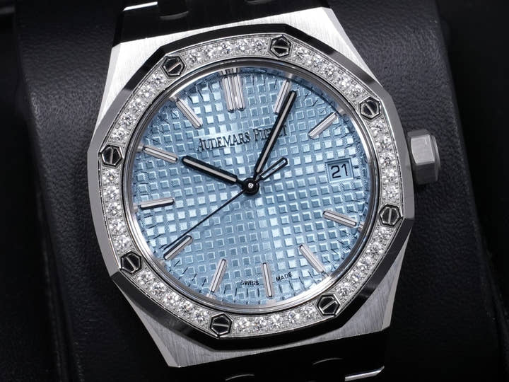 オーデマピゲ ロイヤルオーク 50周年記念 Ref.15551ST.ZZ.1356ST.01 ステンレススチール ライトブルー文字盤 中古 iyvofcxc