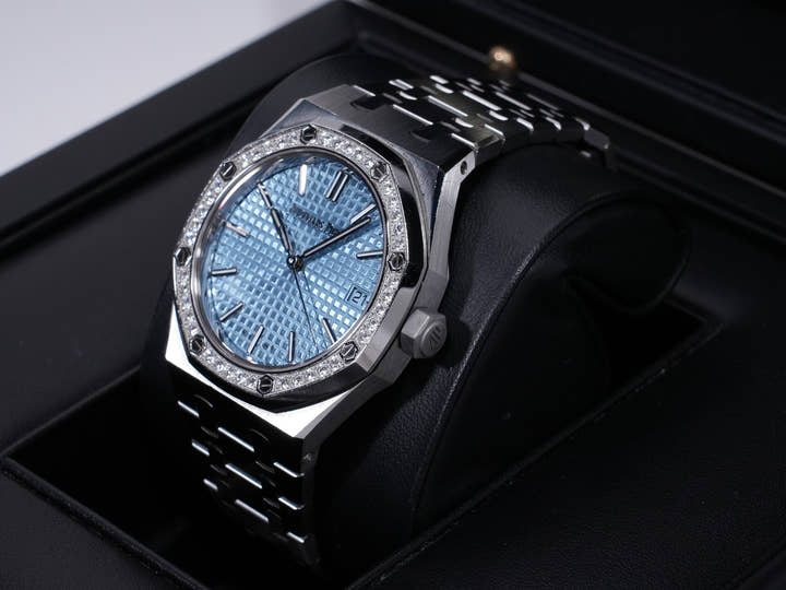 オーデマピゲ ロイヤルオーク 50周年記念 Ref.15551ST.ZZ.1356ST.01 ステンレススチール ライトブルー文字盤 中古 iyvofcxc