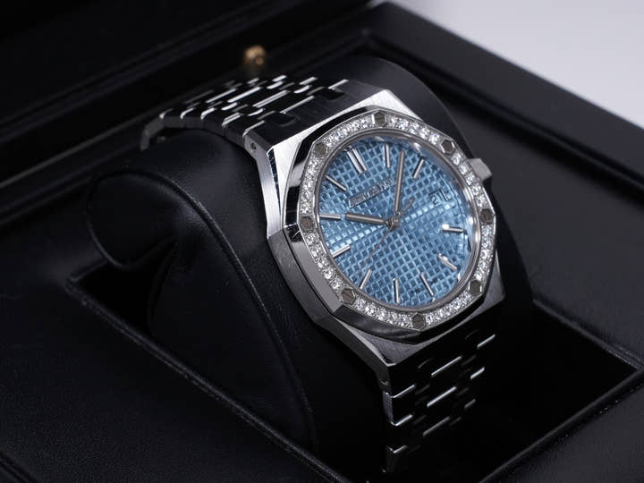 オーデマピゲ ロイヤルオーク 50周年記念 Ref.15551ST.ZZ.1356ST.01 ステンレススチール ライトブルー文字盤 中古 iyvofcxc