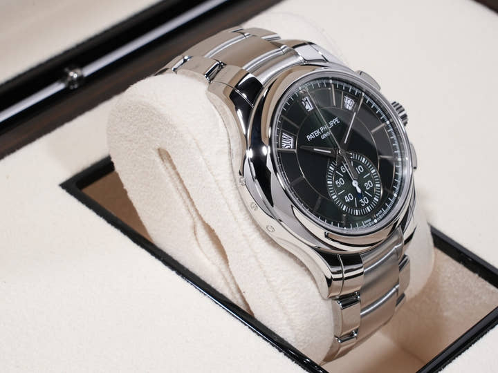 パテックフィリップ アニュアルカレンダー クロノグラフ Ref.5905/1A-001 ステンレススチール オリーブグリーン ソレイユ文字盤 未使用 7vy5wqaa