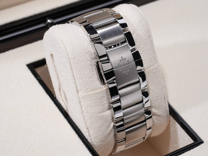 パテックフィリップ アニュアルカレンダー クロノグラフ Ref.5905/1A-001 ステンレススチール オリーブグリーン ソレイユ文字盤 未使用 7vy5wqaa