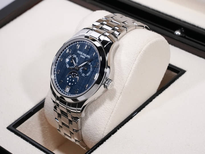 パテックフィリップ アニュアルカレンダー ムーンフェイズ Ref.4947/1A-001 ステンレススチール ブルー文字盤 未使用 mxebz8qf
