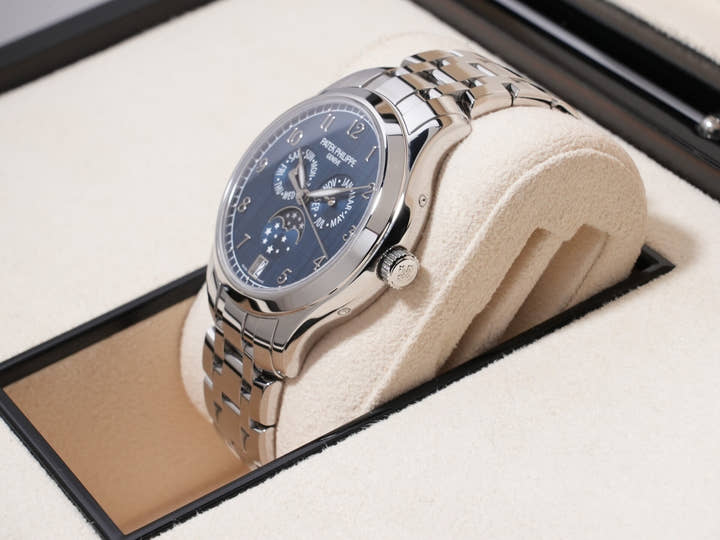 パテックフィリップ アニュアルカレンダー ムーンフェイズ Ref.4947/1A-001 ステンレススチール ブルー文字盤 中古 yh62wi9t