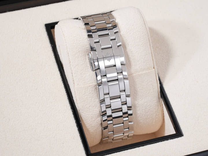 パテックフィリップ アニュアルカレンダー ムーンフェイズ Ref.4947/1A-001 ステンレススチール ブルー文字盤 中古 yh62wi9t