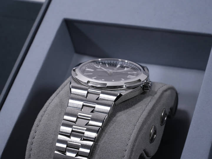 ヴァシュロンコンスタンタン オーヴァーシーズ オートマティック Ref.4520V/210A-B483 ステンレススチール ブラック文字盤 中古 ktmesc3w