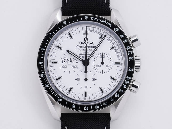 Omega Speedmaster Snoopy Ref. 311.32.42.30.04.003 Stainless Steel White Dial Unused xot9i59w