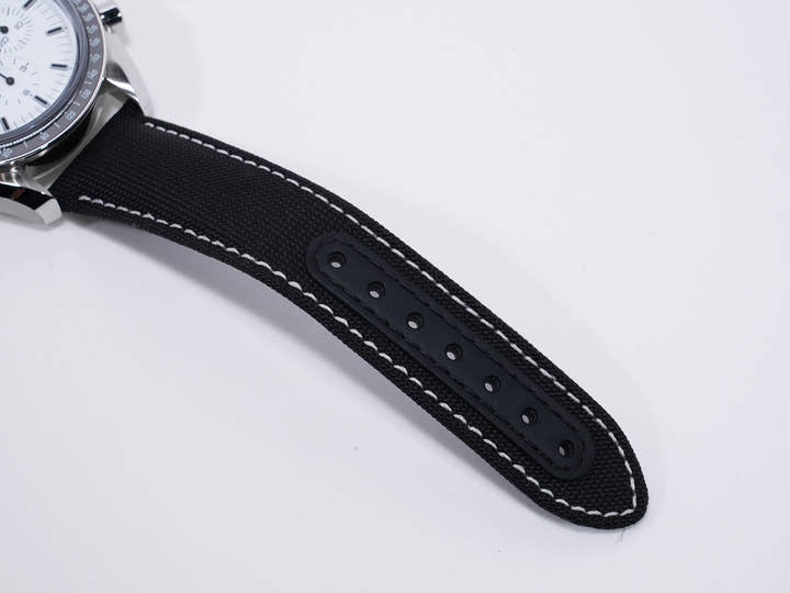 Omega Speedmaster Snoopy Ref. 311.32.42.30.04.003 Stainless Steel White Dial Unused xot9i59w