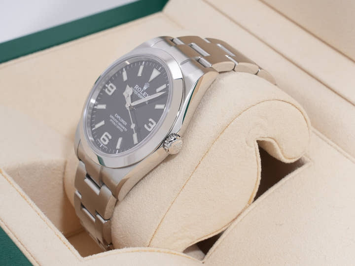 Rolex Explorer I Ref. 214270, stainless steel, black dial, Oyster bracelet, excellent condition.  (23fkzga9 appears to be an internal reference number and not part of the product description)
