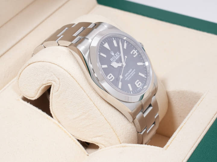 Rolex Explorer I Ref. 214270, stainless steel, black dial, Oyster bracelet, excellent condition.  (23fkzga9 appears to be an internal reference number and not part of the product description)