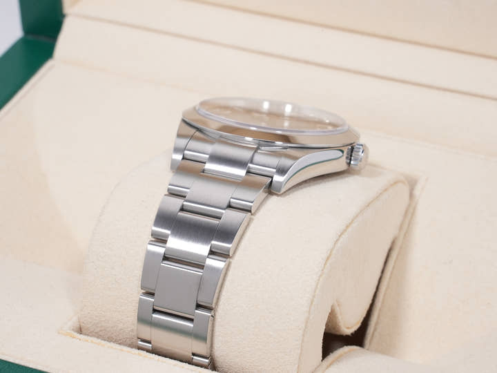 Rolex Explorer I Ref. 214270, stainless steel, black dial, Oyster bracelet, excellent condition.  (23fkzga9 appears to be an internal reference number and not part of the product description)