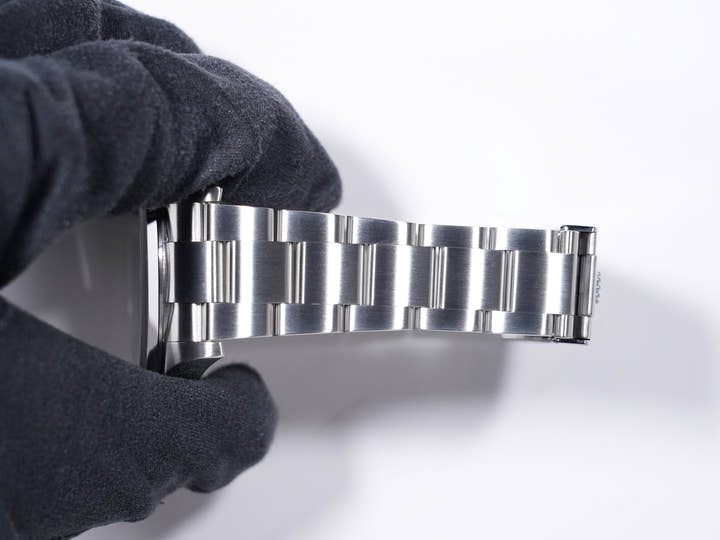 Rolex Explorer I Ref. 214270, stainless steel, black dial, Oyster bracelet, excellent condition.  (23fkzga9 appears to be an internal reference number and not part of the product description)