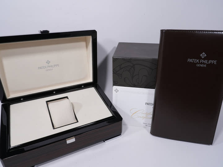 Patek Philippe Calatrava Ref. 5227G-010 White Gold Black Dial, Excellent Condition  iodgama4