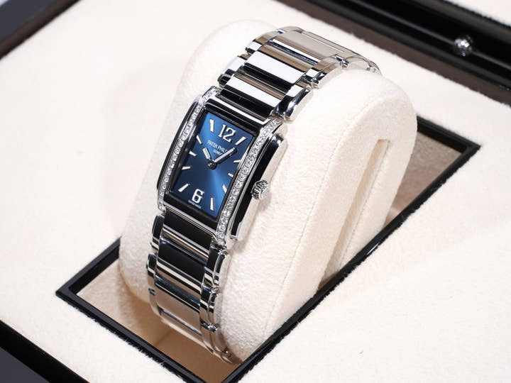 パテックフィリップ Twenty-4 Ref.4910/1200A-001 ステンレススチール ブルー・ソレイユ文字盤 美中古 cdfqw27s