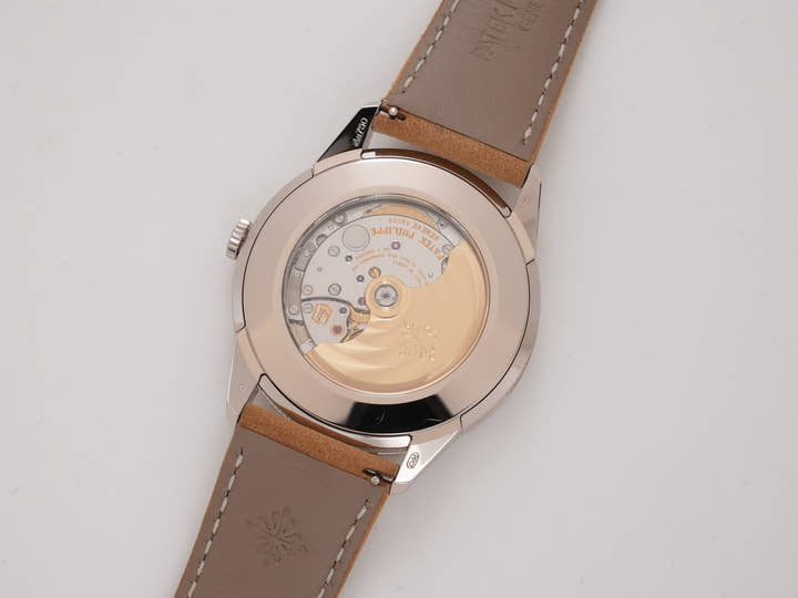 パテックフィリップ カラトラバ Ref.5226G-001 ホワイトゴールド ブラックグラデーションのテクスチャード ラック アントラサイト文字盤 極美品 pwhmxohs