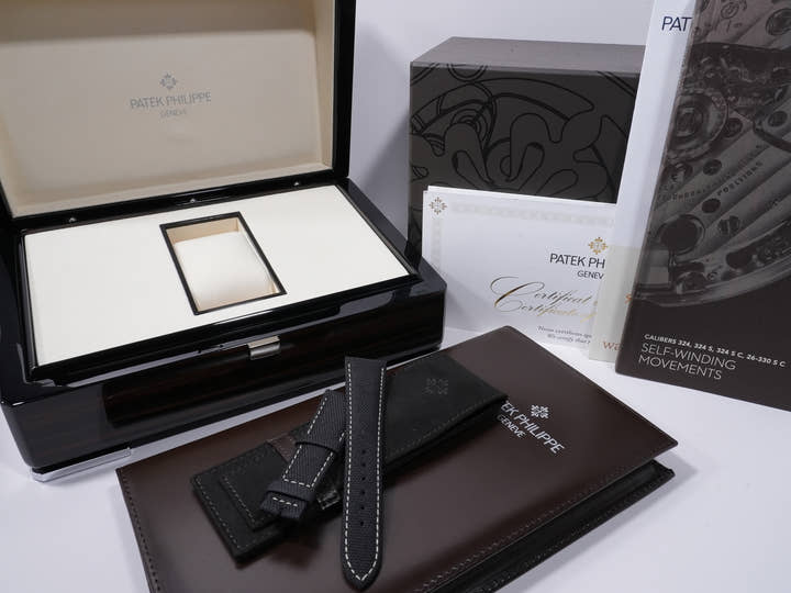 パテックフィリップ カラトラバ Ref.5226G-001 ホワイトゴールド ブラックグラデーションのテクスチャード ラック アントラサイト文字盤 極美品 pwhmxohs