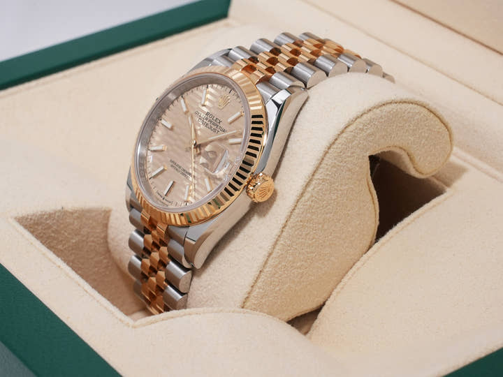 ロレックス デイトジャスト36 Ref.126233 ステンレススチール/イエローゴールド シャンパンフルーテッドモチーフ文字盤 中古 yt66y4c9