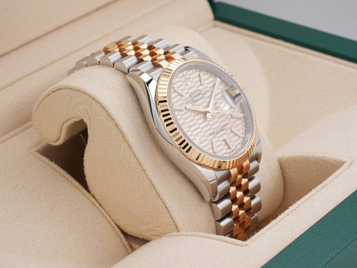 ロレックス デイトジャスト36 Ref.126233 ステンレススチール/イエローゴールド シャンパンフルーテッドモチーフ文字盤 中古 yt66y4c9