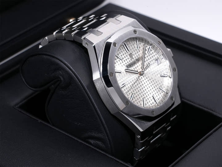 Audemars Piguet Royal Oak Ref. 15500ST.OO.1220ST.04 Stainless Steel Silver Dial Pre-owned (Excellent Condition) z2a2zx3i