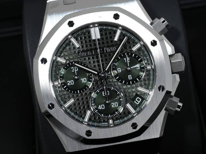 オーデマピゲ ロイヤルオーク クロノグラフ 50周年記念 Ref.26240ST.OO.1320ST.04 ステンレススチール カーキグリーン文字盤 中古 yvxm7u4q