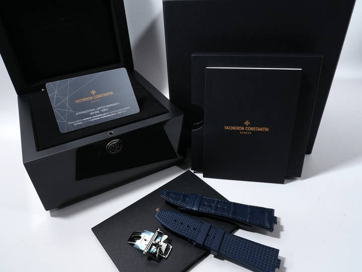 Vacheron Constantin Overseas Ref. 4500V/110A-B128 Stainless Steel Blue Dial Unused mdm9ocxe