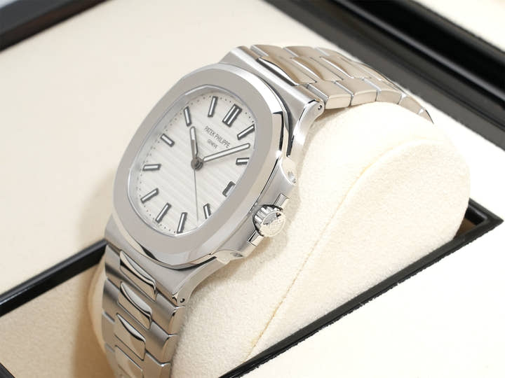 Patek Philippe Nautilus Ref. 5711/1A-011 Stainless Steel White Dial, Excellent Condition pnpxpiku