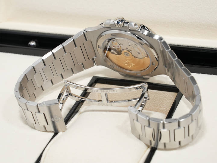 Patek Philippe Nautilus Ref. 5711/1A-011 Stainless Steel White Dial, Excellent Condition pnpxpiku