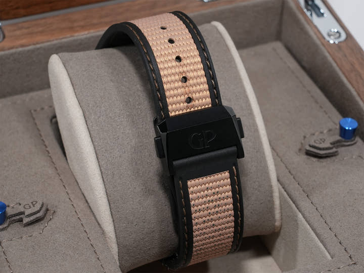 ジラールペルゴ ロレアート アブソルート クロノグラフ ゴールドフィーバー Ref.81060-21-492-FH3A チタニウム ブラック文字盤 中古 t5u73mxz