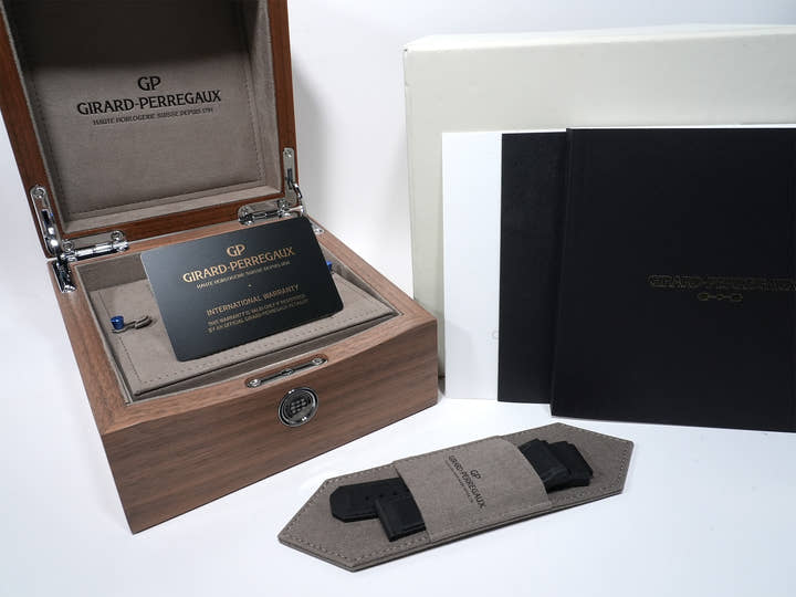 ジラールペルゴ ロレアート アブソルート クロノグラフ ゴールドフィーバー Ref.81060-21-492-FH3A チタニウム ブラック文字盤 中古 t5u73mxz