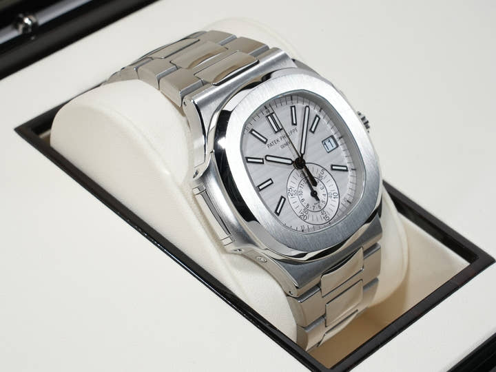 パテックフィリップ ノーチラス クロノグラフ Ref.5980/1A-019 ステンレススチール ホワイト文字盤 中古 ki9d3e4w