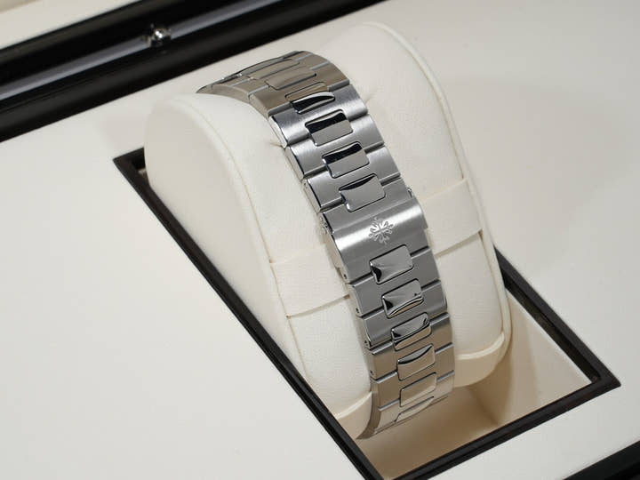 パテックフィリップ ノーチラス クロノグラフ Ref.5980/1A-019 ステンレススチール ホワイト文字盤 中古 ki9d3e4w