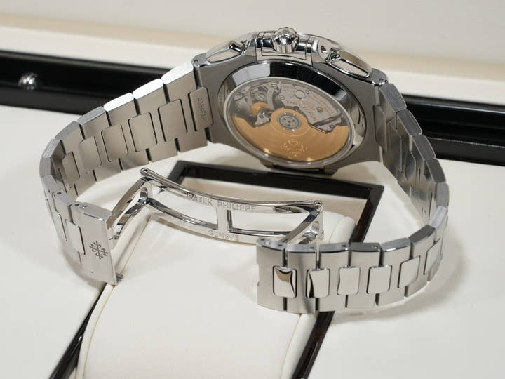 パテックフィリップ ノーチラス クロノグラフ Ref.5980/1A-019 ステンレススチール ホワイト文字盤 中古 ki9d3e4w