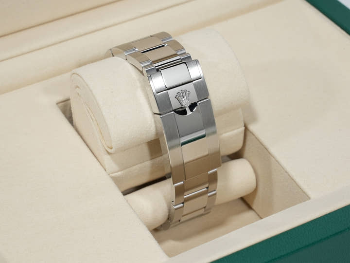 Rolex GMT-Master II Ref. 126710GRNR Stainless Steel Black Dial Oyster Bracelet Unused mnqszoib