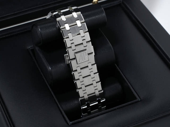 Audemars Piguet Royal Oak Ref. 15400ST.OO.1220ST.01 Stainless Steel Black Dial, Excellent Condition 7pyw6rbt